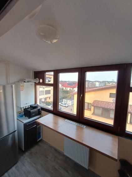 Apartament cu 3 camere decomandat, mobilat în Valea Adâncă