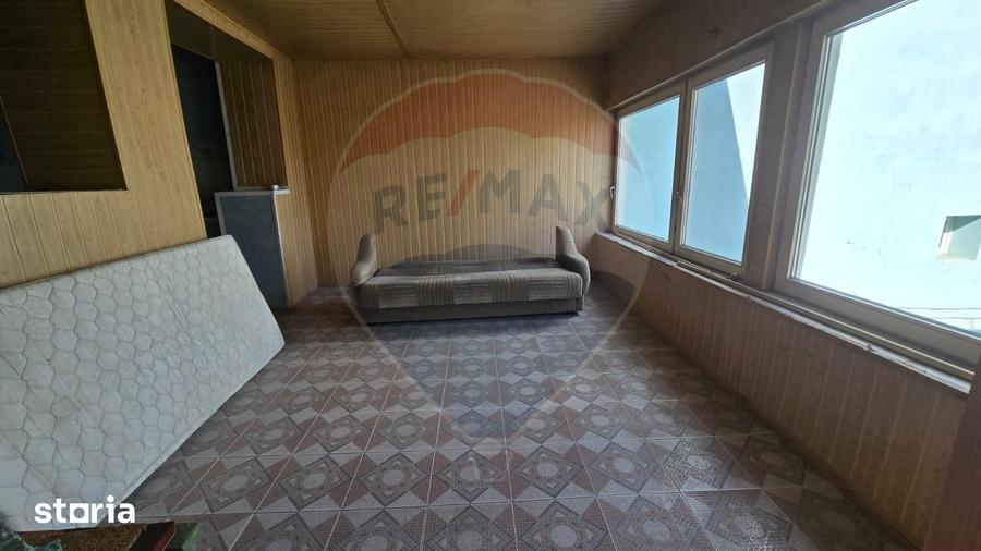 Casă cu 5 camere cu Teren 322 Mp în Central