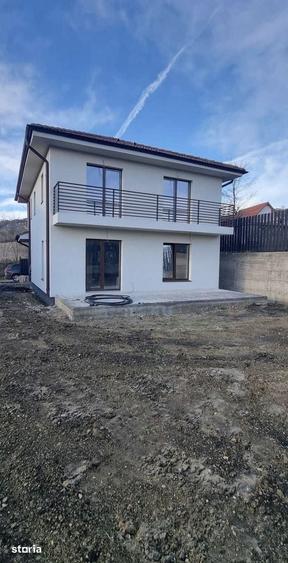 Casă cu 4 camere cu Teren 465 Mp în Apahida