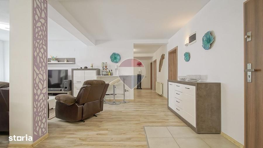Apartament cu 4 camere decomandat în Clăbucet
