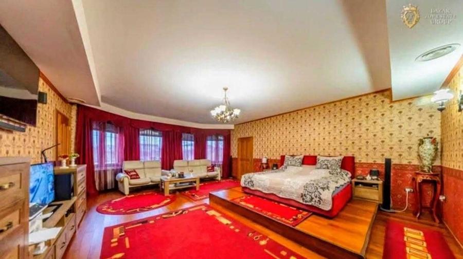 Casă cu 4 camere decomandat în Grădiște