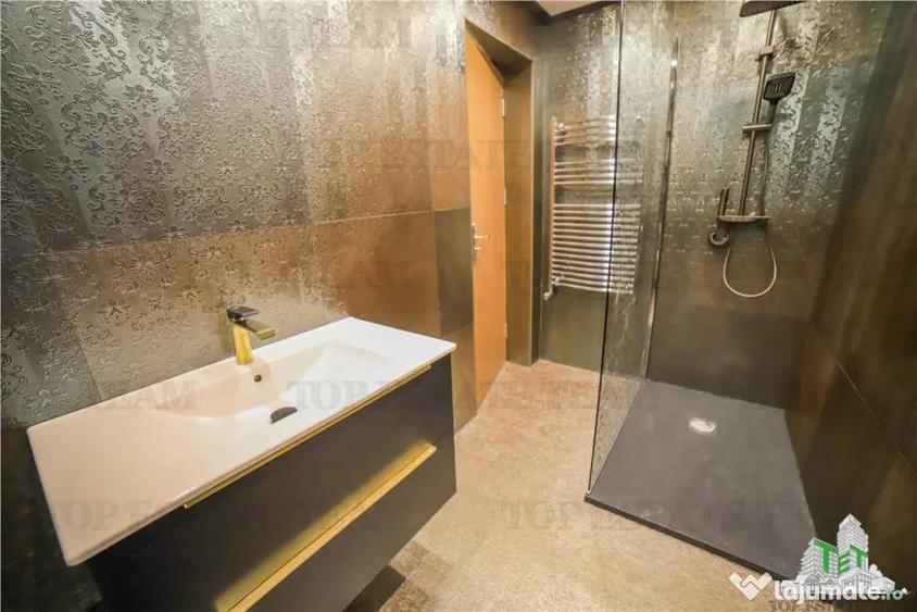 Casă cu 7 camere cu Teren 300 Mp în Central