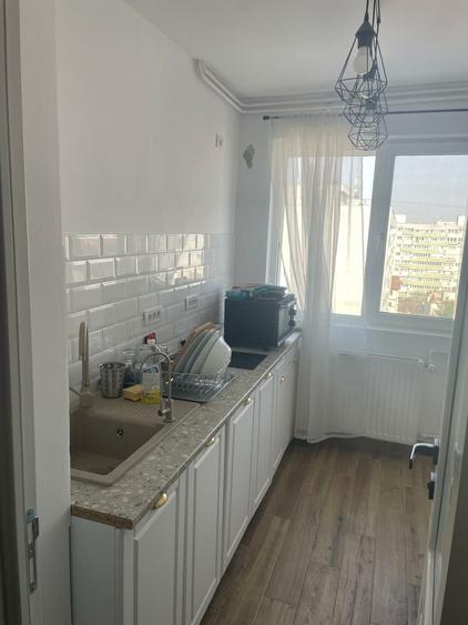 Apartament cu 2 camere semidecomandat în Jiului
