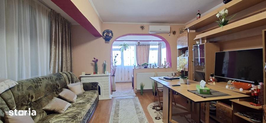 Apartament cu 4 camere decomandat, mobilat în Micro 39