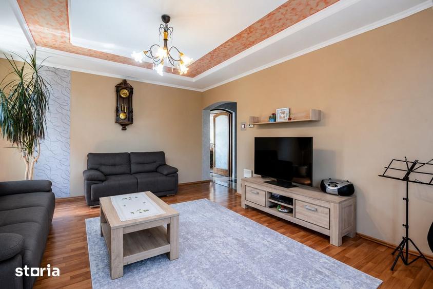Casă cu 6 camere cu Teren 1000 Mp în Spitalul Județean