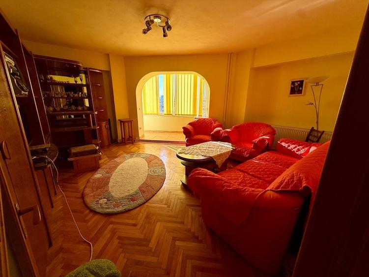 Apartament cu 2 camere decomandat în Trocadero