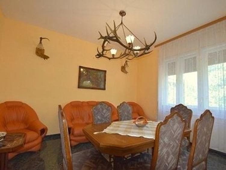 Apartament cu 4 camere decomandat în Medicină