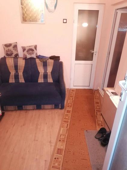 Apartament cu 3 camere semidecomandat în Tomis Nord