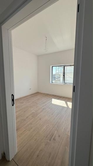 Apartament cu 3 camere decomandat în Tunari