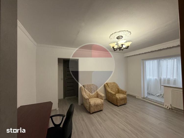 Apartament cu 3 camere semidecomandat în Republicii