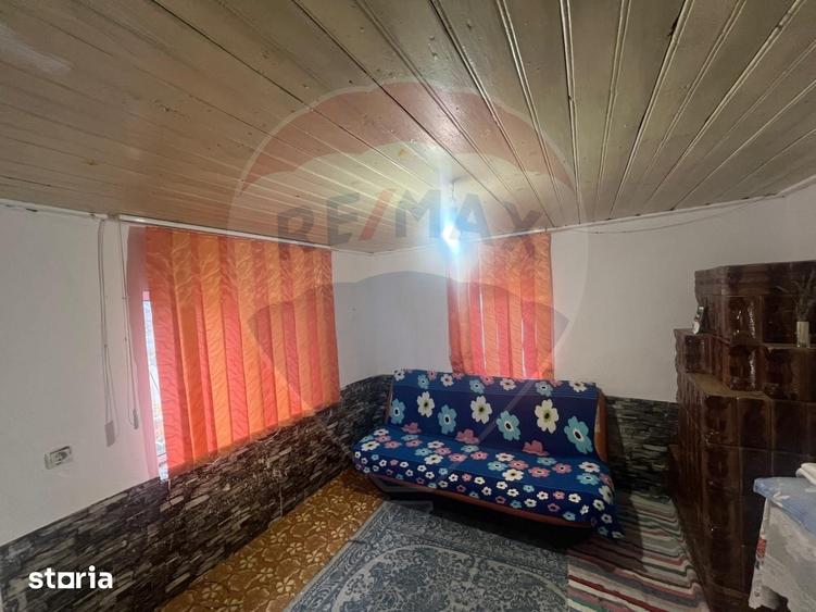 Casă cu 4 camere cu Teren 1324 Mp în Fulga