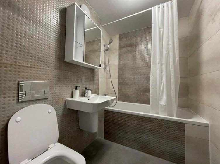 Apartament cu 3 camere semidecomandat în Aviației