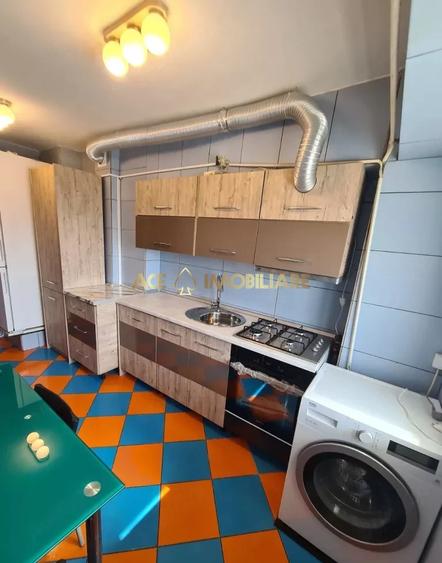 Apartament cu 3 camere decomandat, mobilat în Berceni