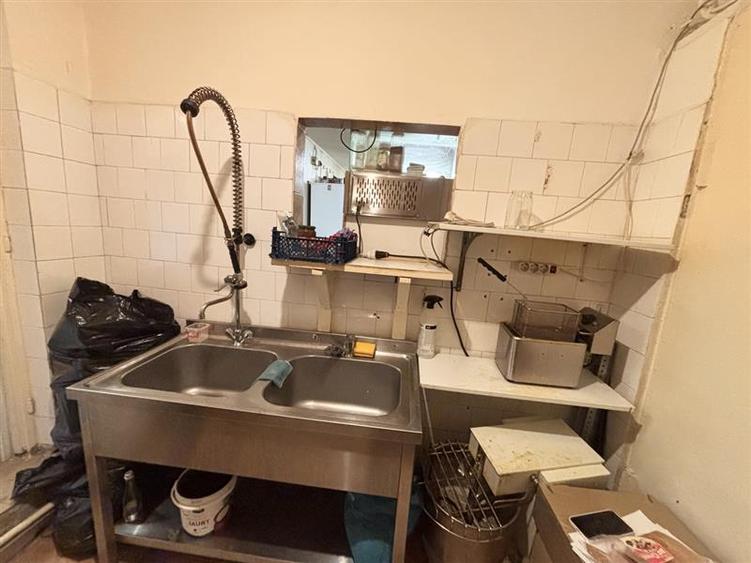 Spațiu comercial, de 200 mp, în Decebal