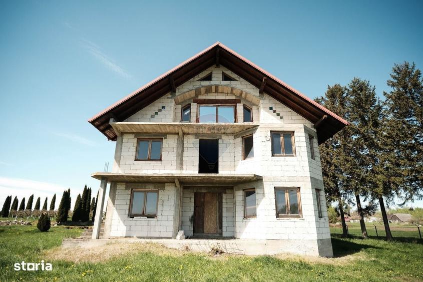 Casă cu 4 camere cu Teren 1674 Mp în Frătăuții Vechi