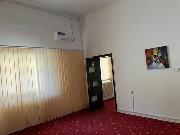 Casă individuală cu 4 camere cu Canalizare în Vatra Luminoasă