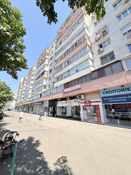 Apartament cu 3 camere semidecomandat, mobilat în Iancului