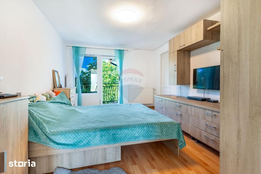 Casă cu 7 camere cu Teren 657 Mp în Gruia