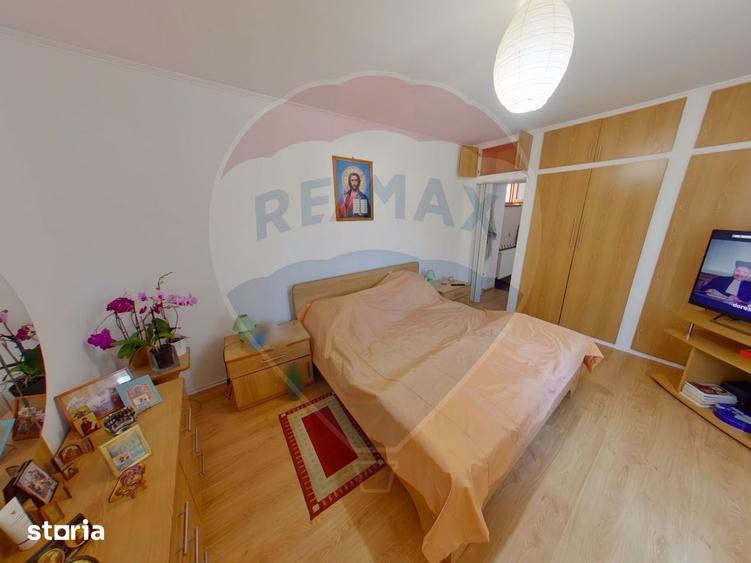 Casă cu 4 camere cu Teren 1439 Mp în Central