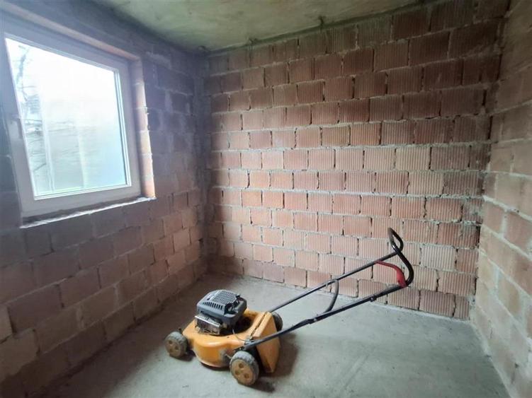 Casă individuală cu 5 camere cu Teren 380 Mp în Central