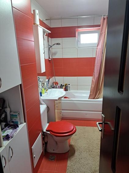 Apartament cu 4 camere semidecomandat în Drumul Carului