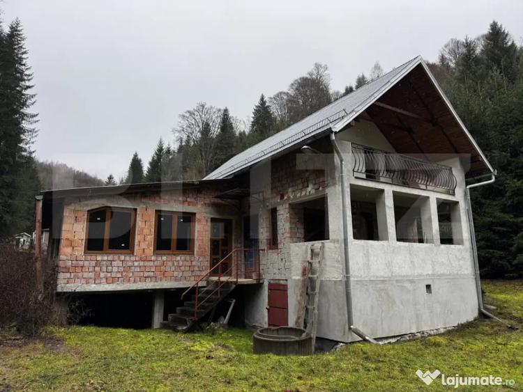 Casă cu 4 camere cu Teren 1635 Mp în Șugag