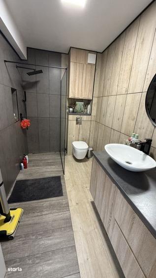 Apartament cu 3 camere semidecomandat în Central