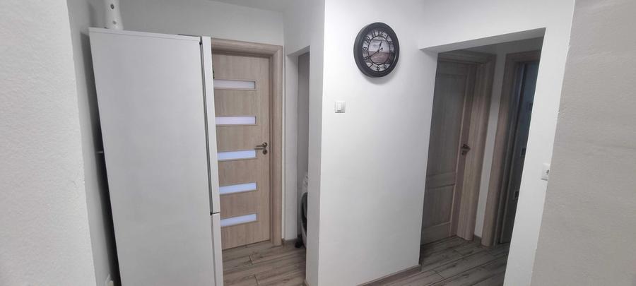 Apartament cu 3 camere decomandat în Republicii