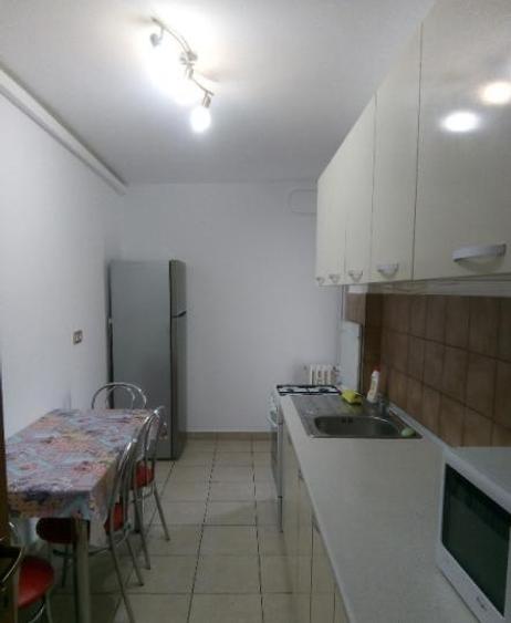 Apartament cu 3 camere decomandat, mobilat în 1 Mai