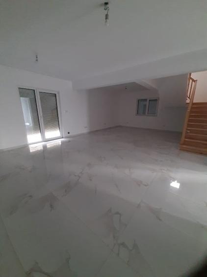 Casă individuală cu 4 camere cu Teren 370 Mp în Ștefănești