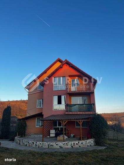 Casă cu 4 camere în Central