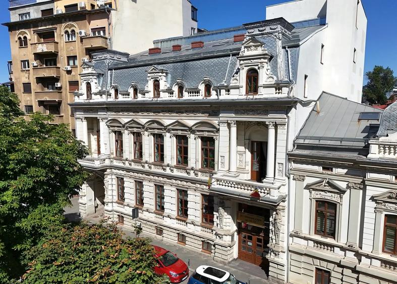 Birou, de 234 mp, în P-ța Romană