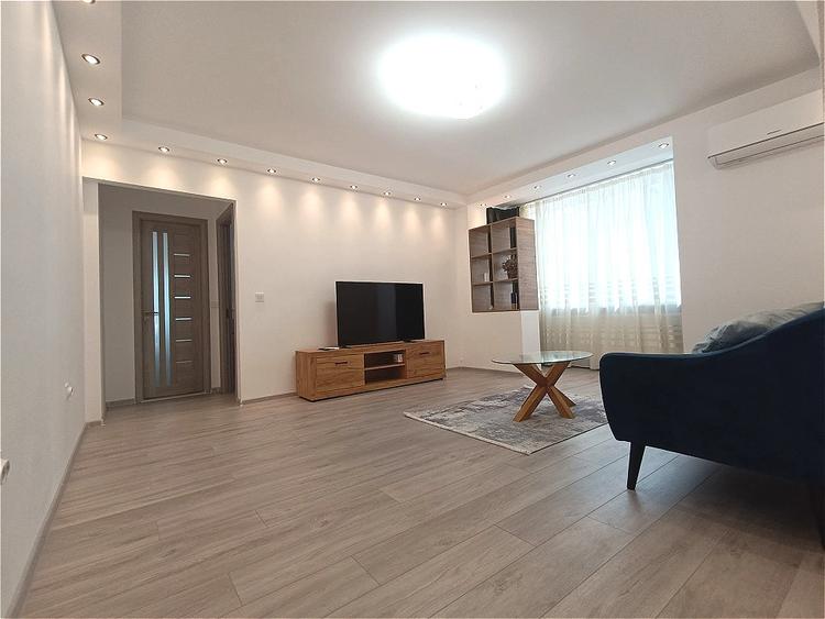 Apartament cu 2 camere semidecomandat, mobilat în P-ța Romană