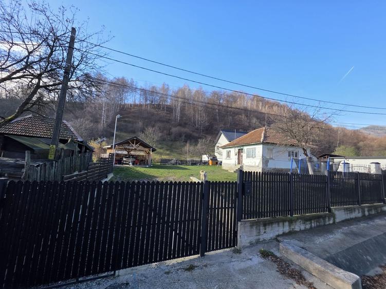 Casă cu 2 camere în Central