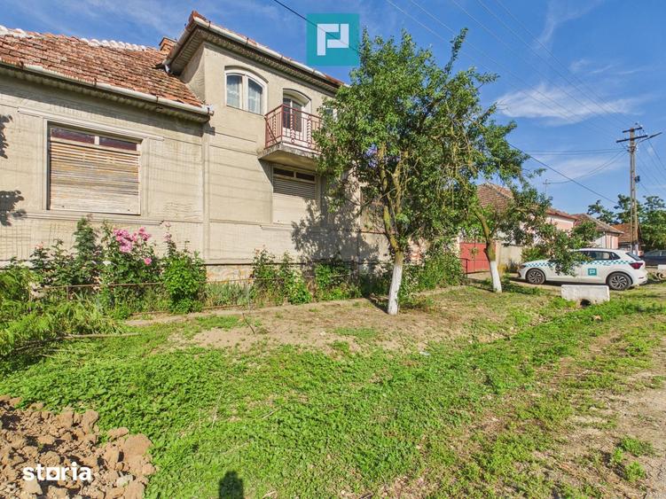 Casă cu 4 camere cu Teren 2880 Mp în Șagu