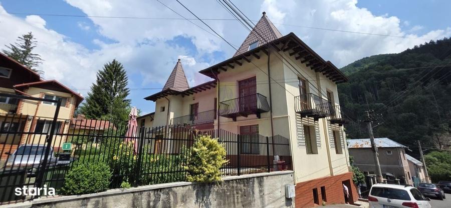 Casă cu 4 camere în Castelul Peleș