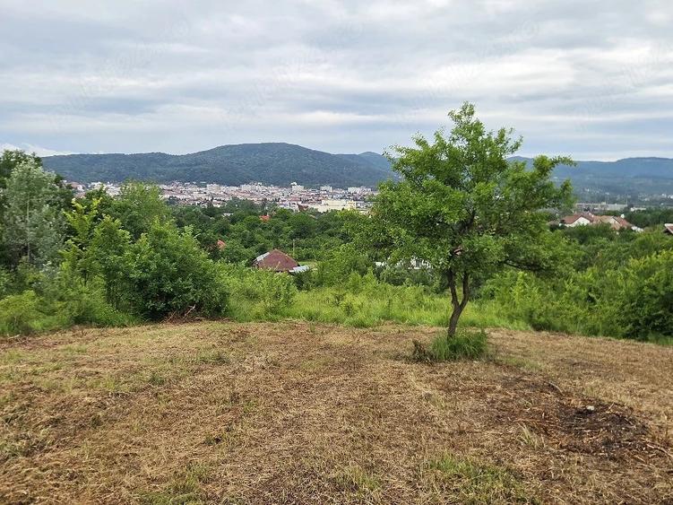 Teren de 1840 mp, în Feteni