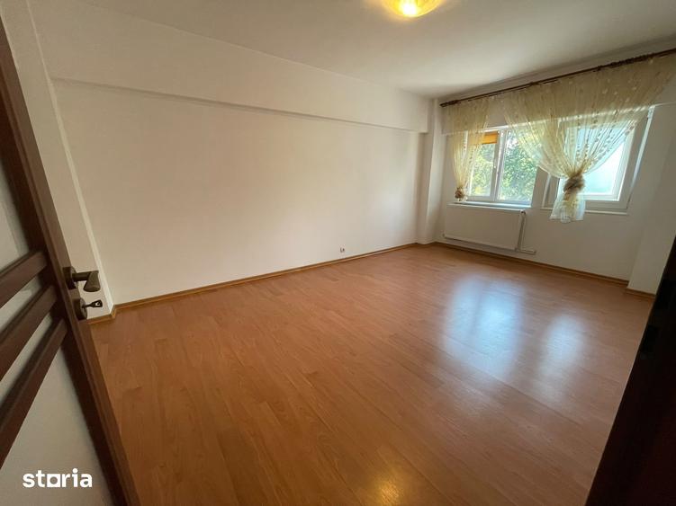 Capitol spitalul mare ,ultra central ,stradal decomandat! - 1