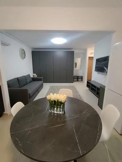 Apartament cu 2 camere semidecomandat, mobilat în Industriilor