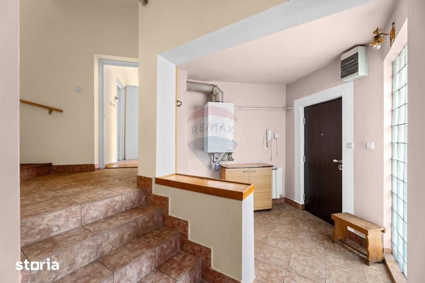 Casă cu 3 camere cu Teren 320 Mp în Central