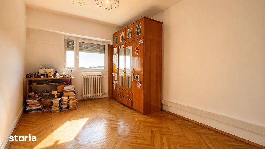 Apartament cu 4 camere decomandat în Lunei