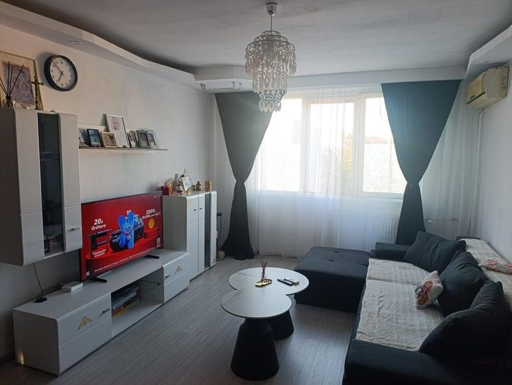 Apartament cu 3 camere semidecomandat în Titan