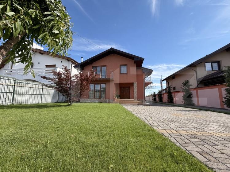 Casă individuală cu 4 camere cu Canalizare în Cârcea