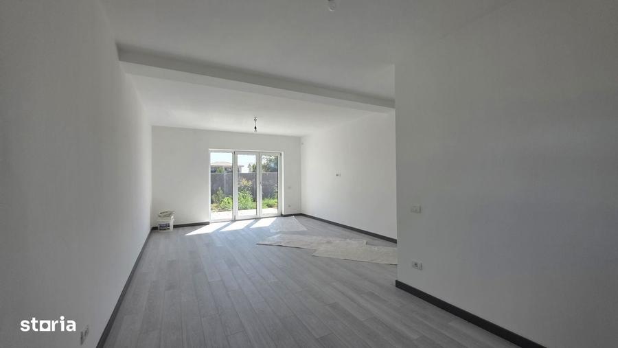 Casă cu 3 camere în Dumbrăvița