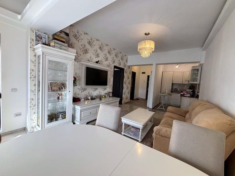 Apartament cu 2 camere semidecomandat, mobilat în P-ța Alba Iulia