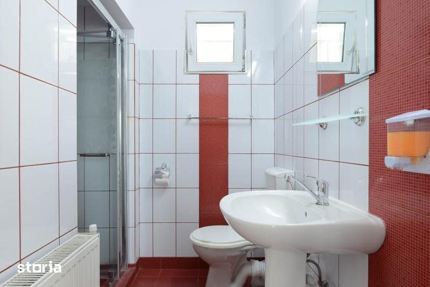 Casă cu 8 camere cu Teren 400 Mp în Dâmbul Rotund