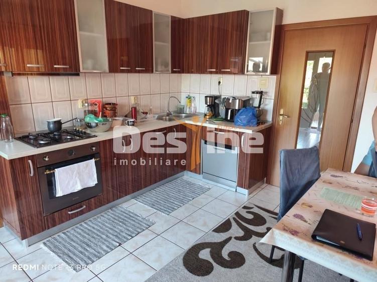 Duplex cu 10 camere cu Canalizare în Albert