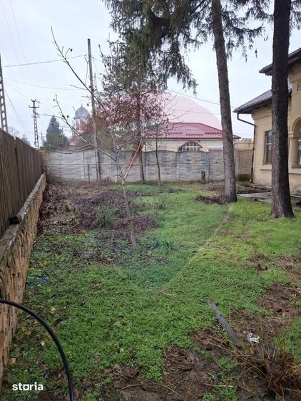 Casă cu 6 camere cu Teren 3300 Mp în Central