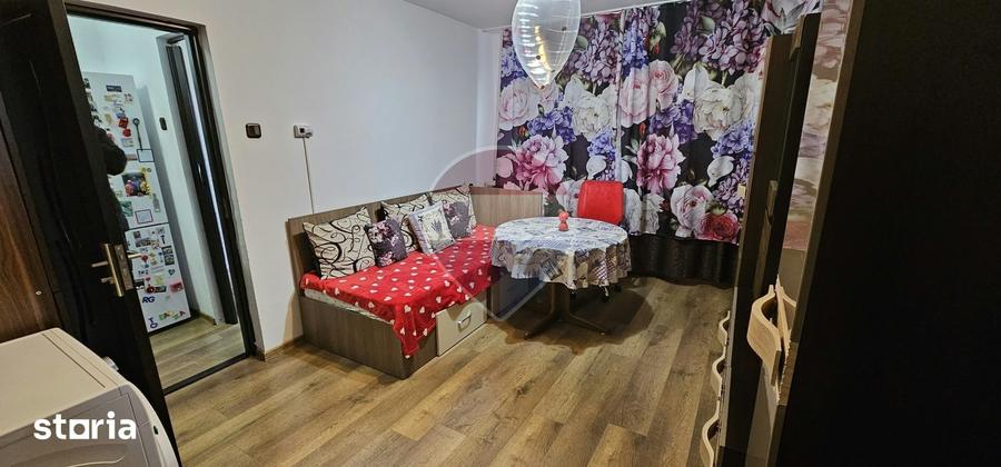 Apartament cu 3 camere semidecomandat în Central