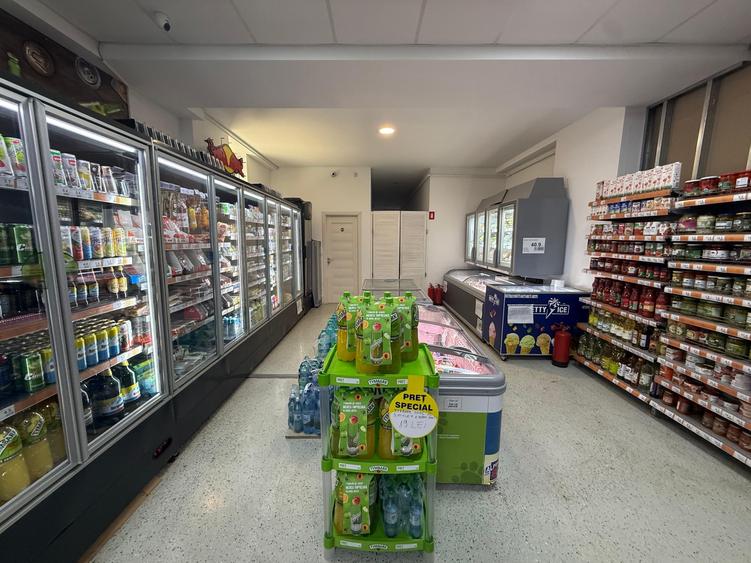 Spațiu comercial, de 204.30000305176 mp, în Far